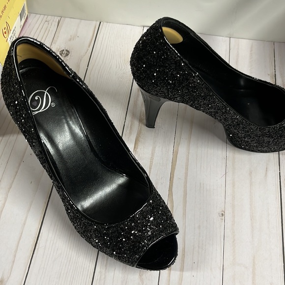 Black High Heel Pumps size 7 platform for added ease, - Picture 2 of 9